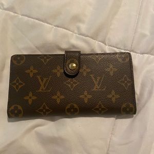 Louis Vuitton kiss lock wallet